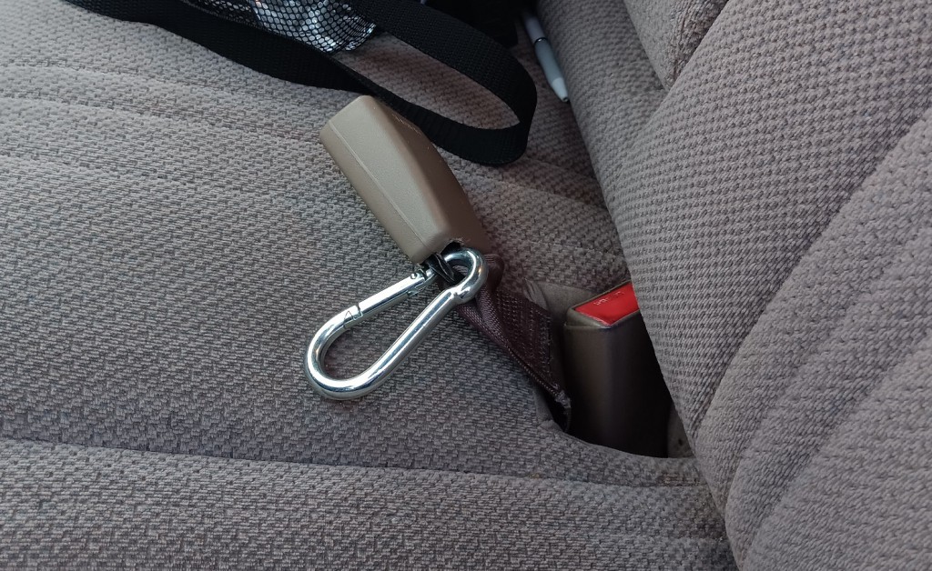 carabinerseatbelt